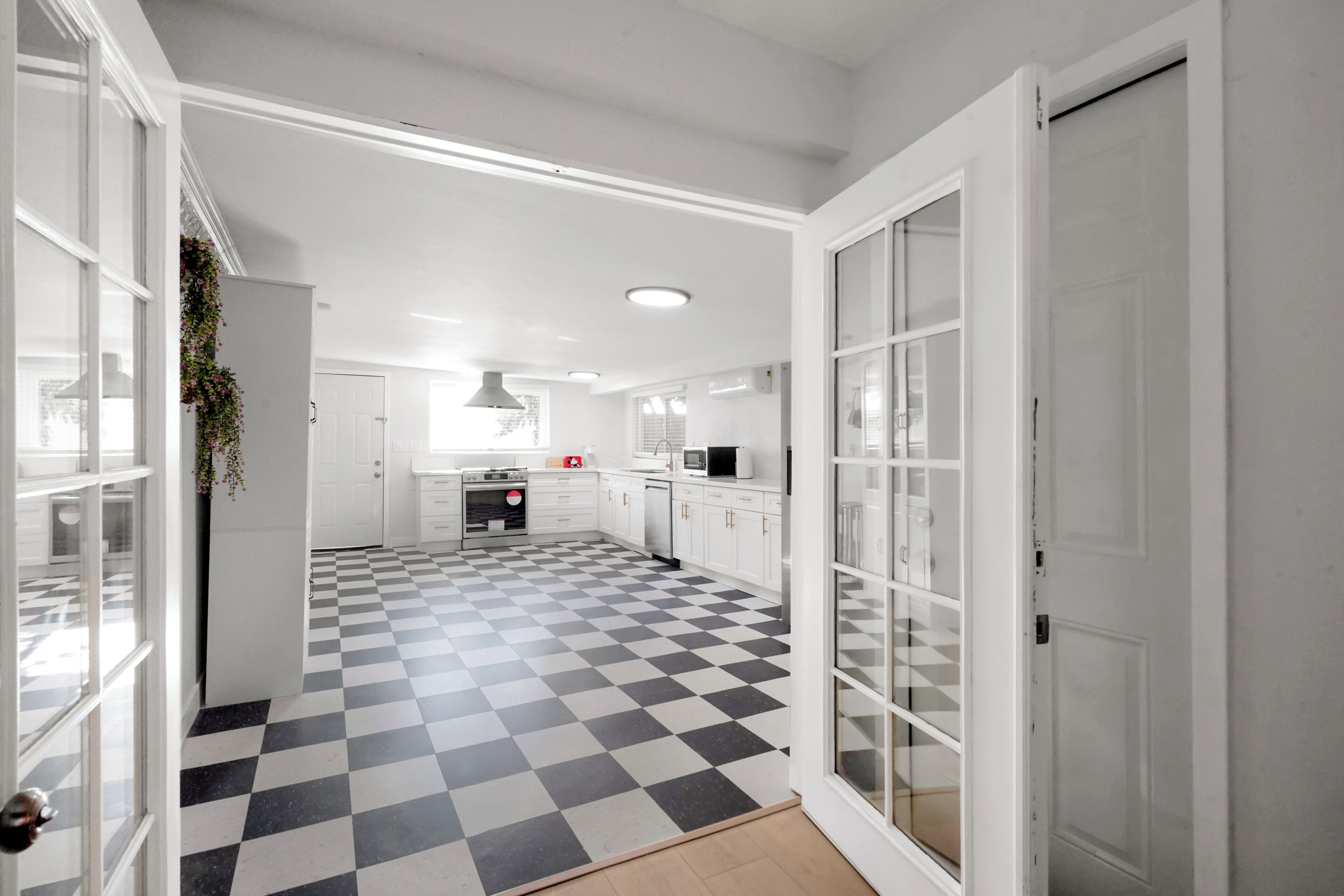 Microonde, forno, piano cottura, lavastoviglie