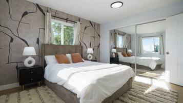 7 bedrooms, WiFi, bed sheets
