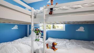 7 bedrooms, WiFi, bed sheets