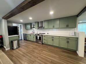 Microwave, oven, stovetop, dishwasher - 
Pool-Game Room-Snack & Coffee Bar! (Sevierville)