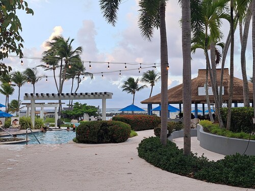 Relaxed Beachfront Resort Villas, JULY 24-31/2026