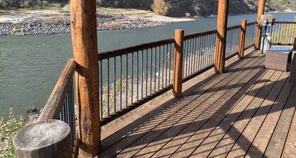 Riverview Cabin Getaway on the Salmon River: A Nature and Outdoor Loverâs Dream