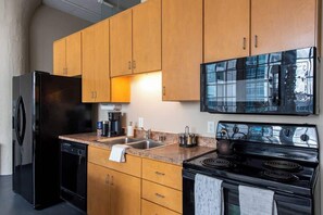 Køleskab, mikrobølgeovn, ovn, opvaskemaskine