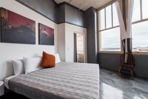 4 habitaciones, tabla de planchar con plancha, cuna de viaje y wifi 