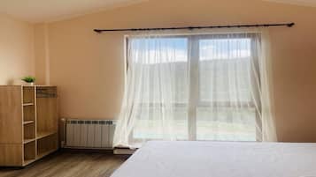 5 bedrooms, WiFi, bed sheets