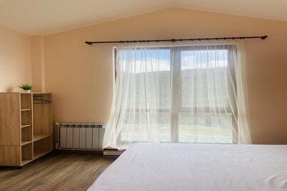 Lovely 5-bedroom house with WiFi in charming Dilijan