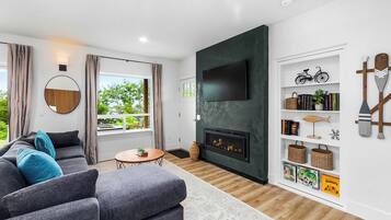 Classic House, Bay View | Living area | Flat-screen TV