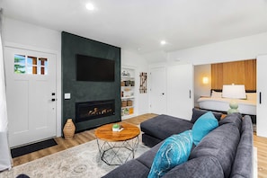 Classic House, Bay View | Living area | Flat-screen TV