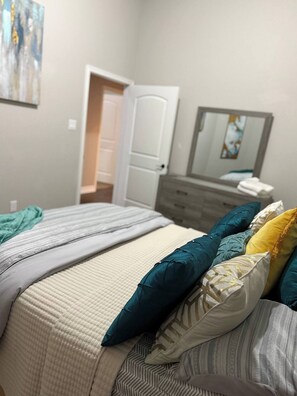 3 bedrooms, iron/ironing board, WiFi, bed sheets