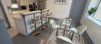 Charming 4-bedroom house with WiFi, AC in marvelous Kansas City