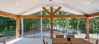 RARE EASY ACCESS PRIVATE FLOATING DOCK 4 BED ROOM HOME!