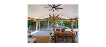 RARE EASY ACCESS PRIVATE FLOATING DOCK 4 BED ROOM HOME! 