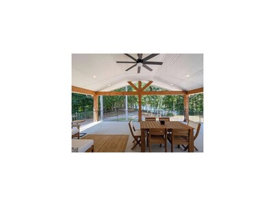 RARE EASY ACCESS PRIVATE FLOATING DOCK 4 BED ROOM HOME!