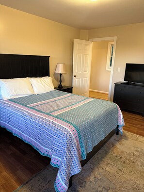 3 habitaciones, escritorio, tabla de planchar con plancha y wifi gratis 