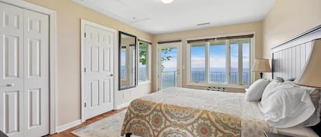 3 bedrooms, desk, iron/ironing board, WiFi