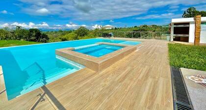 Escape to Paradise: A Charming Nature Retreat Near Panaca Park in Quindío