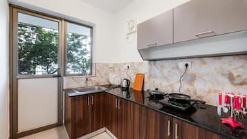 Fridge, stovetop, electric kettle