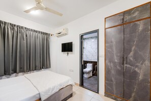 書桌、筆電工作空間、熨斗/熨衣板、免費無線上網