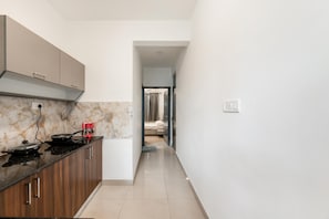 電冰箱、爐台、電熱水壺