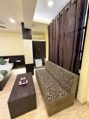 Premium Studio Suite, City View | Desk, laptop workspace, free WiFi