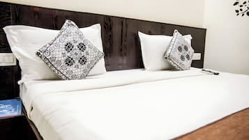 Executive Double Room | Desk, laptop workspace, free WiFi