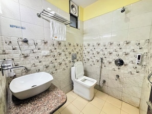 Executive Double Room | Bathroom - Hotel Wardhman (Jabalpur)