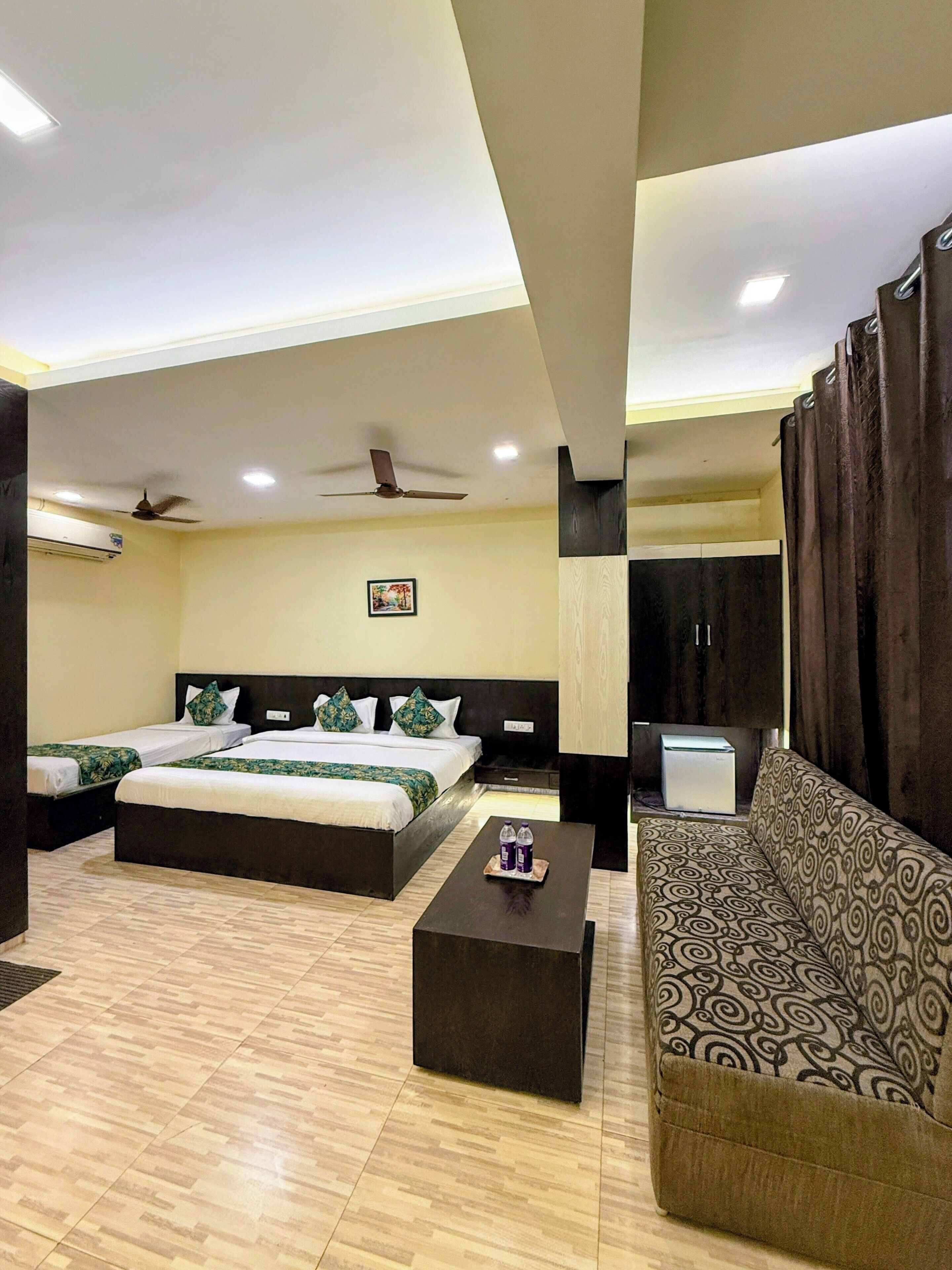 Premium Studio Suite, City View | Desk, laptop workspace, free WiFi