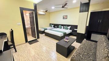 Bureau, espace de travail pour ordinateur portable, Wi-Fi gratuit