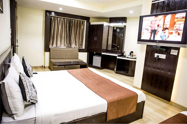 Bureau, espace de travail pour ordinateur portable, Wi-Fi gratuit