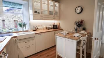 Dishwasher, cookware/dishes/utensils