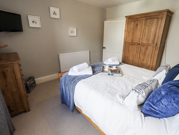 2 bedrooms, individually decorated, individually furnished, free WiFi