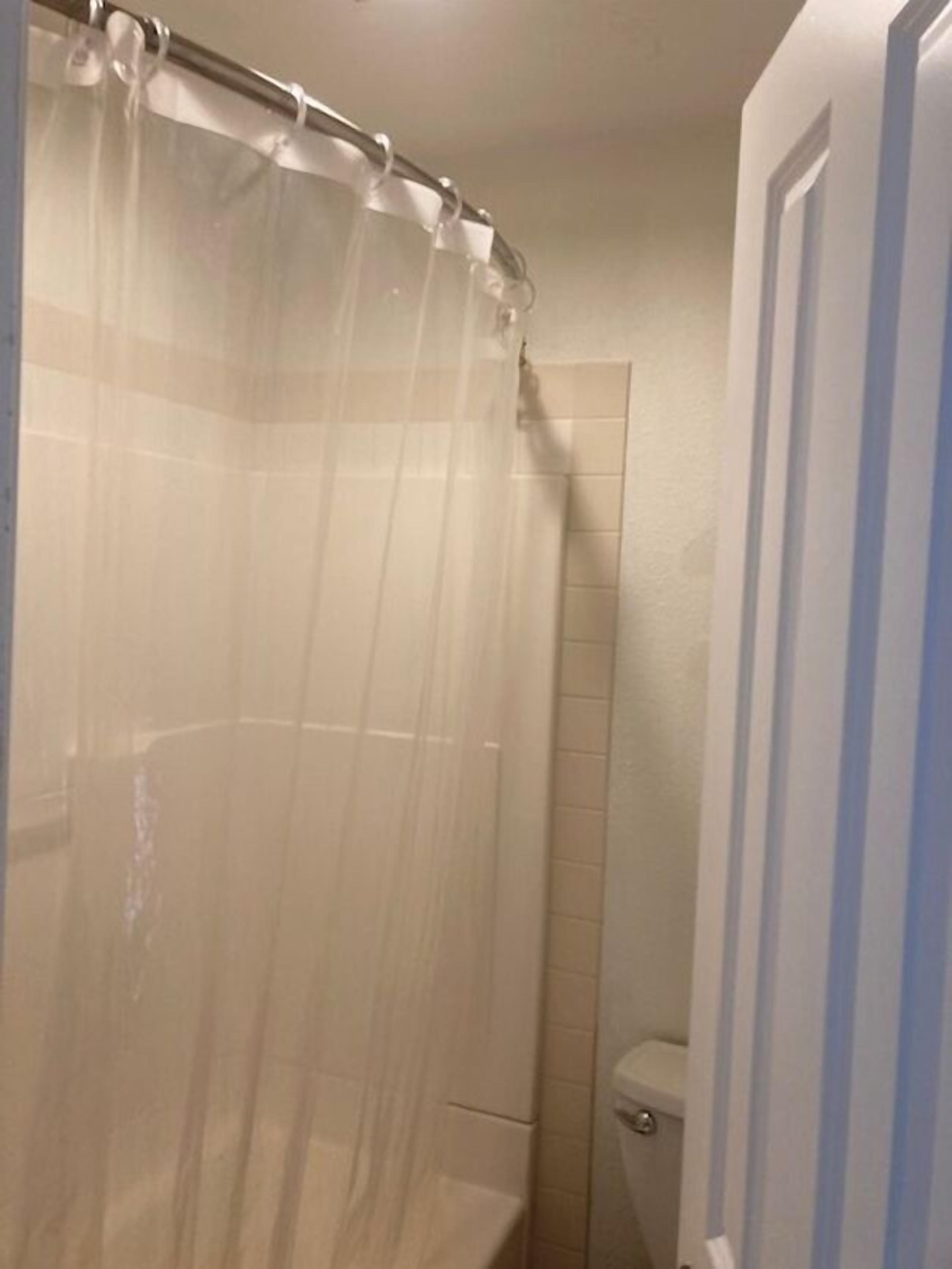 Basic Double Room | Bathroom | Combined shower/tub, free toiletries, towels, soap