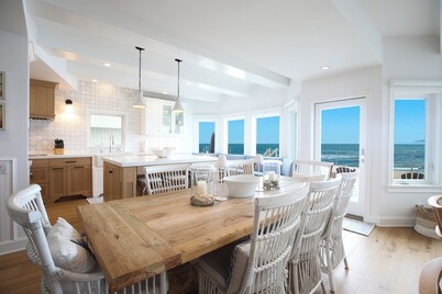 Beachside Luxury – Oceanfront - The Shoreline - 4-bedroom house with WiFi and AC