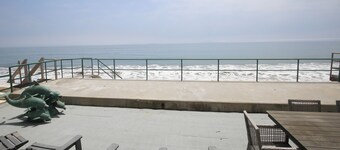 Beachside Luxury – Oceanfront - The Shoreline - 4-bedroom house with WiFi and AC