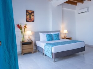 Coffres-forts dans les chambres, fer et planche à repasser