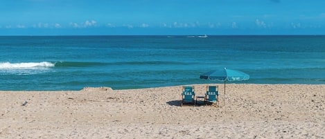 Beach nearby, sun loungers, beach towels
