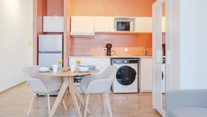 Coffee/tea maker, fridge, microwave, oven - Sun & Colors studio - 100m of harbour (La Seyne-sur-Mer)