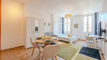 1 slaapkamer, een bureau, internet, beddengoed