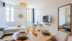 Desk, Internet, bed sheets - Sun & Colors studio - 100m of harbour (La Seyne-sur-Mer)