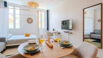 1 slaapkamer, een bureau, internet, beddengoed