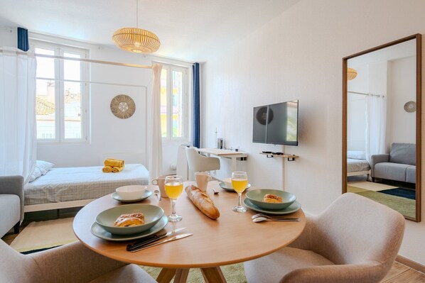 1 Schlafzimmer, Schreibtisch, Internetzugang, Bettwäsche