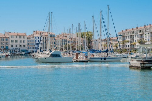 Escapade sur les toits – art urbain & port à pied