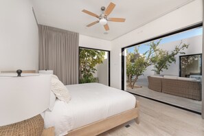 5 bedrooms, iron/ironing board, WiFi, bed sheets