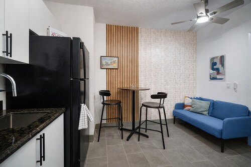 Charming 1-bedroom aFLL apartment near Sawgrass & Hard Rock with WiFi, AC.