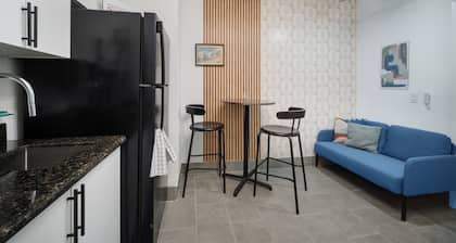 Charming 1-bedroom aFLL apartment near Sawgrass & Hard Rock with WiFi, AC.