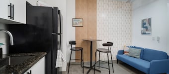 Charming 1-bedroom aFLL apartment near Sawgrass & Hard Rock with WiFi, AC.