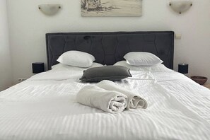 Iron/ironing board, WiFi, bed sheets