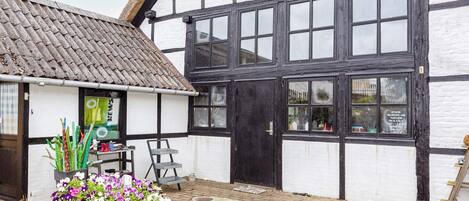 House | Outdoor dining