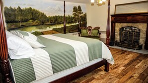 Un dormitorio con cama con dosel, chimenea y un mural de paisaje.