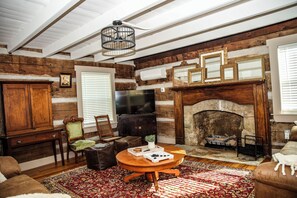 Smart TV, chimenea y futbolito 